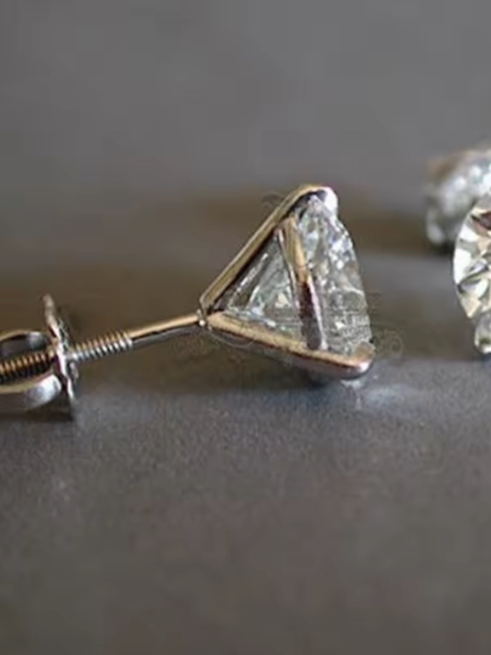 0.84Ct Round Cut Simulated Diamonds Silver Stud Earrings